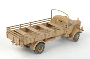 ZVEZDA (1/35) Camion da carico tedesco pesante 4WD della Seconda Guerra Mondiale L4500A