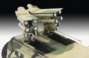 ZVEZDA (1/35) Veicolo corazzato pesante russo Tiger con missile anticarro Kornet