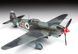 ZVEZDA (1/48) Sowjetisches Jagdflugzeug Jak-9T