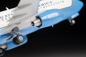 ZVEZDA (1/144) Airliner Boeing 737-700/C-40B