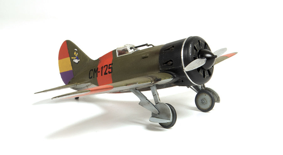 Foto lateral derecha de la maqueta del caza ruso de la Guerra Civil Polikarpov I-16 en escala 1:2 de Zvezda referencia 7330