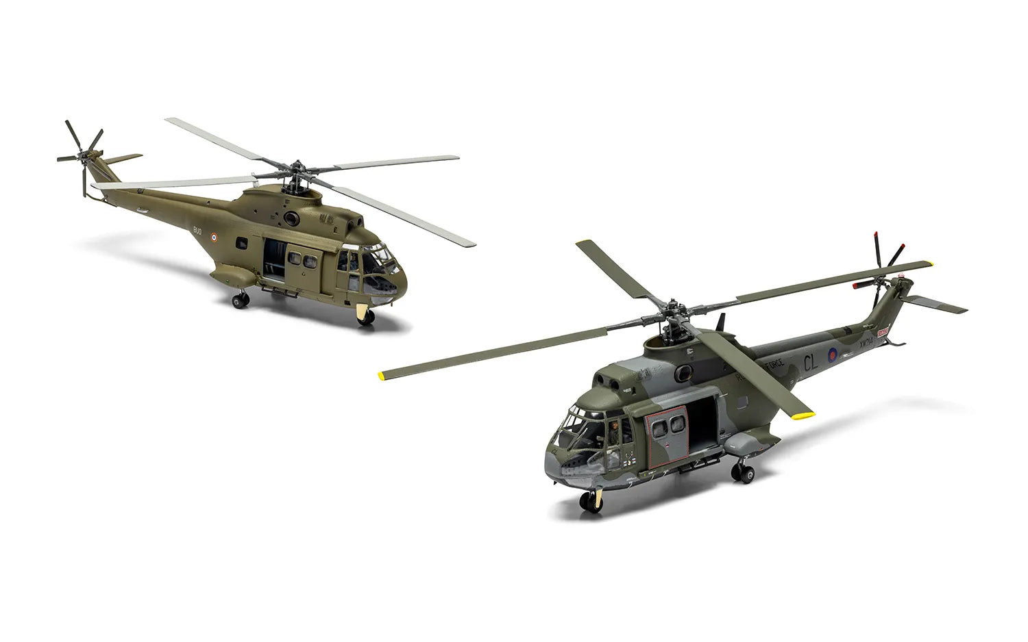 Foto frontal con ambas decoraciones de la maqueta del helicóptero militar Westland Puma HC.1 en escala 1:72 de Airfix referencia A03021V