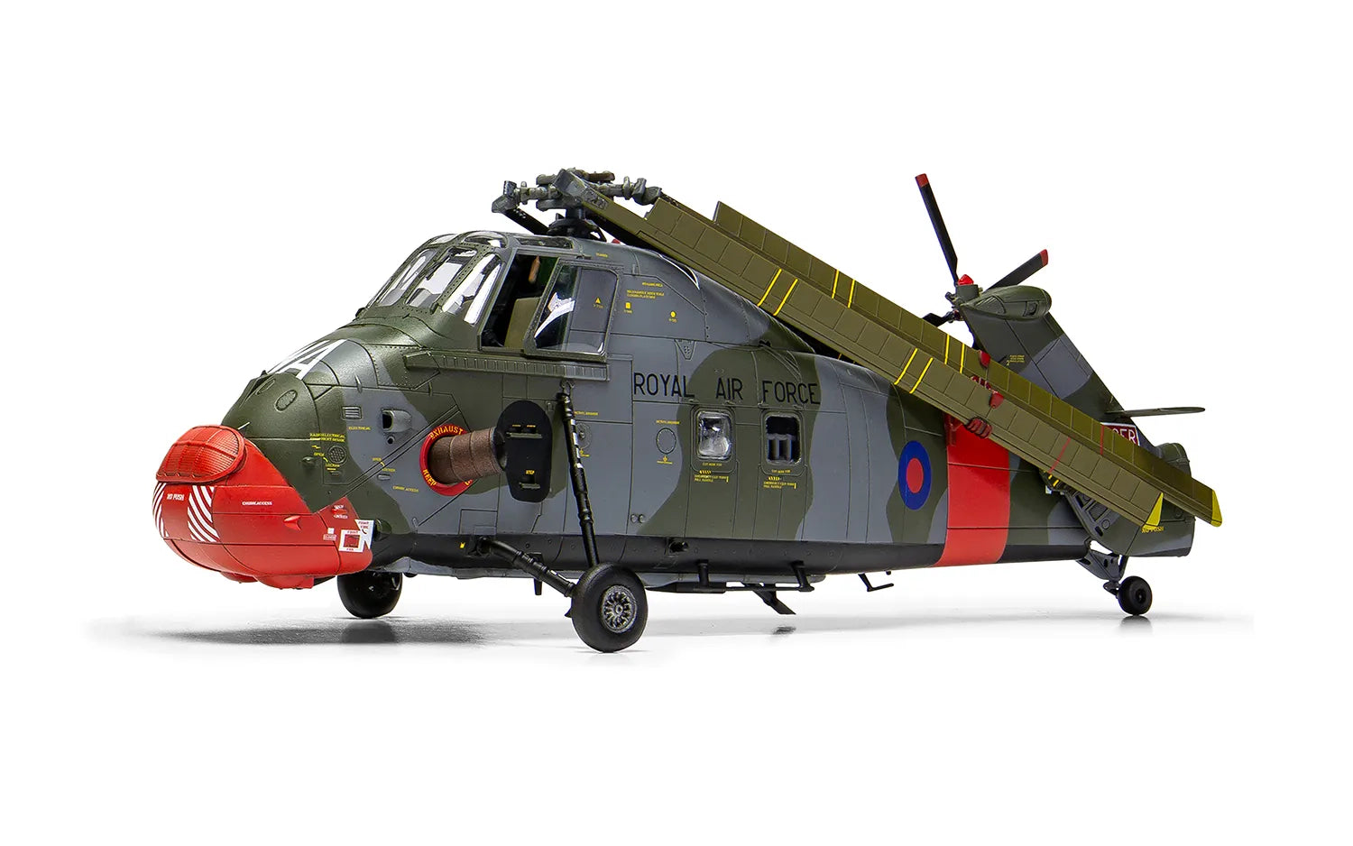 Foto con las hélices recogidas y decoración británica de la maqueta del helicóptero Westland Wessex HC2 en escala 1:72 de Airfix referencia A04068