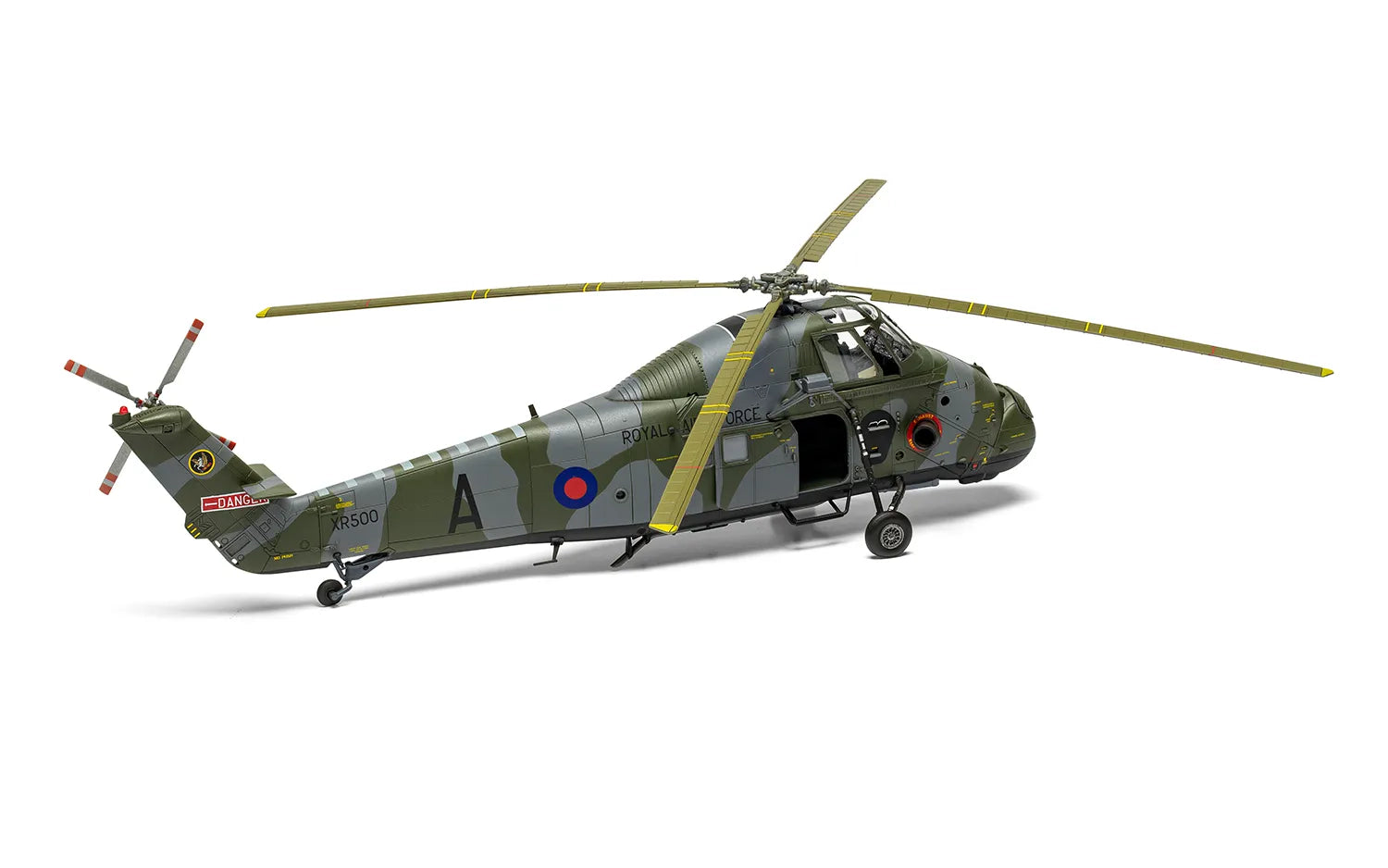 Foto trasera con las hélices desplegadas y decoración británica de la maqueta del helicóptero Westland Wessex HC2 en escala 1:72 de Airfix referencia A04068