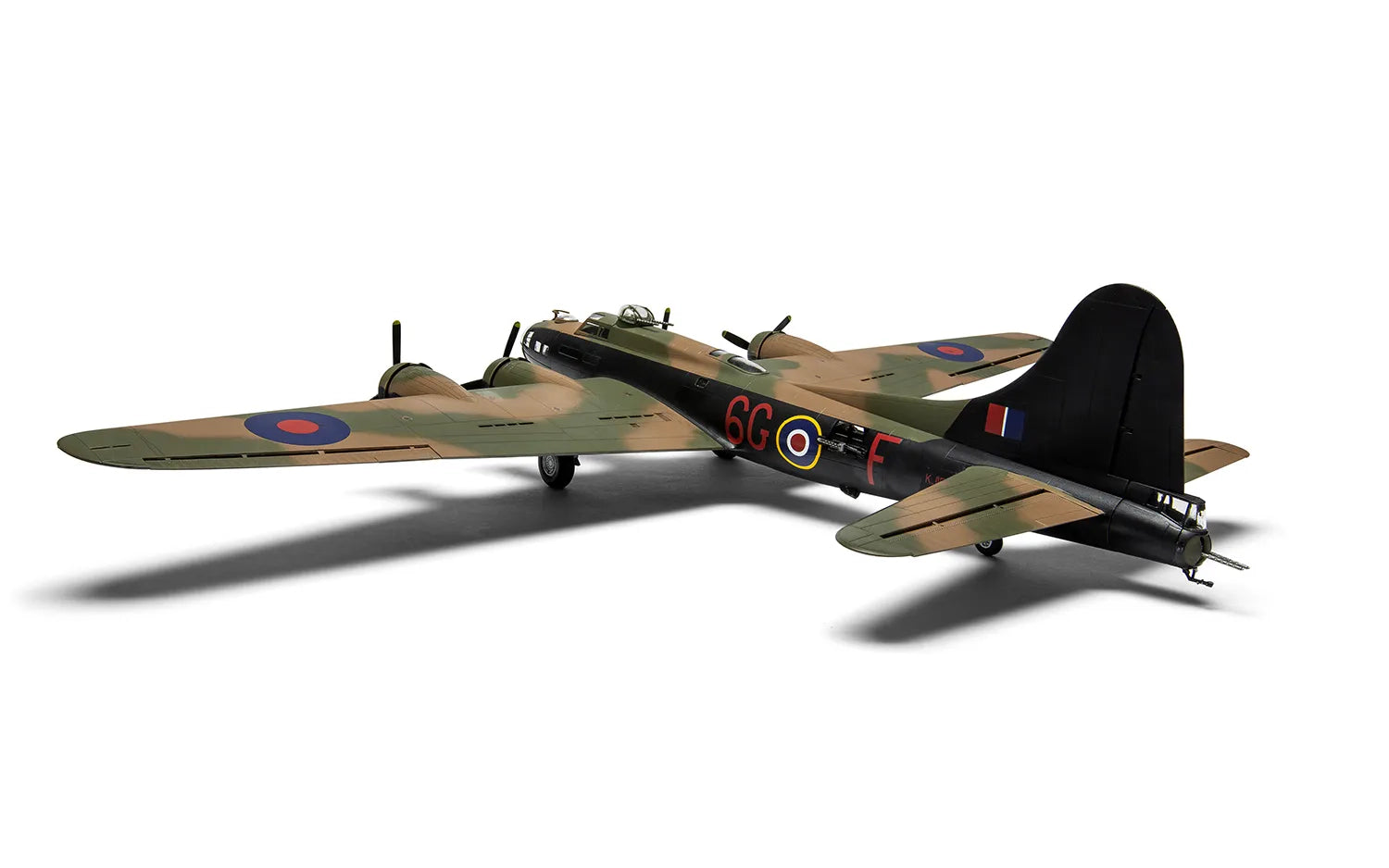 Foto lateral trasera izquierda de la maqueta del bombardero en versión británica B-17G en escala 1:72 de Airfix referencia A08018A