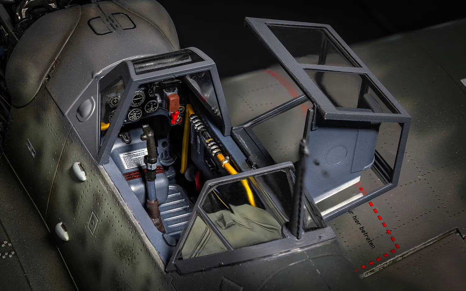 Foto detalle de la cabina de la maqueta del caza alemán Me109 G5/6 en escala 1:24 de Airfix referencia A17003