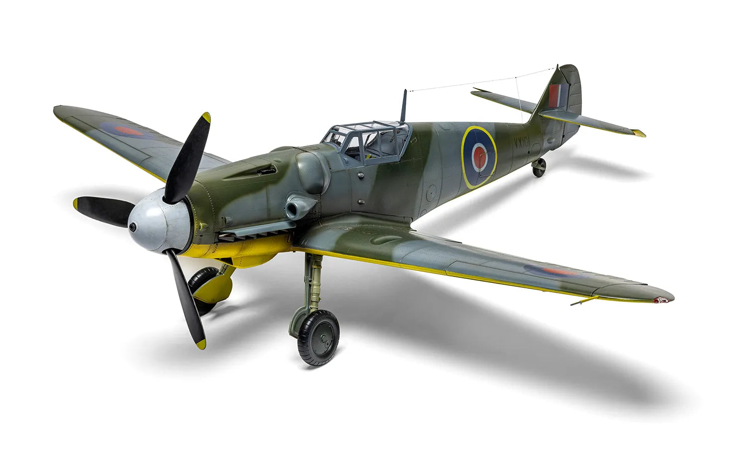 Foto frontal con decoración 2 de la maqueta del caza alemán Me109 G5/6 en escala 1:24 de Airfix referencia A17003