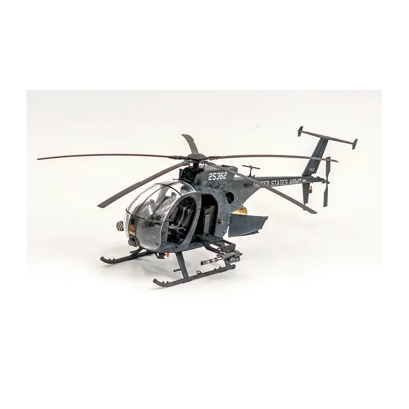 Foto delantera de la maqueta del helicóptero norteamericano AH-6J Little Bird en escala 1:35 de Zimi Model referencia 50001