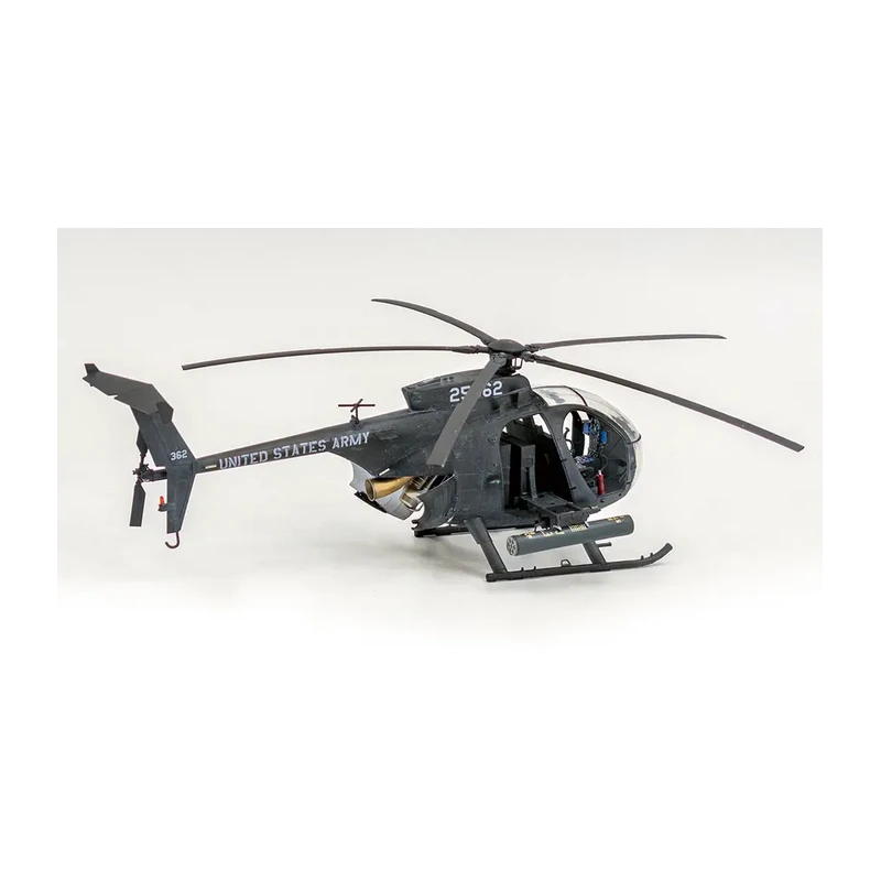 Foto trasera de la maqueta del helicóptero norteamericano AH-6J Little Bird en escala 1:35 de Zimi Model referencia 50001