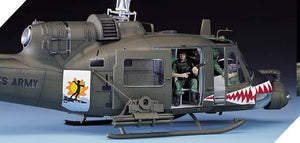 ACADEMY (1/35) US Army UH-1C "Frog"