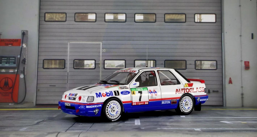 Maqueta para montar coche Ford Sierra Cosworth 4x4 Dmodelkits