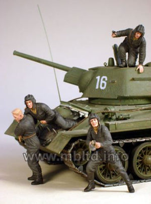 MASTER BOX (1/35) Bail Out! - Russian Tank Crew Kursk, 1943