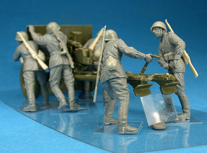MINIART (1/35) Équipe d'artillerie soviétique en manœuvre