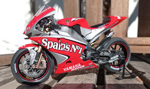 TAMIYA (1/12) Yamaha YZR-M1 2004