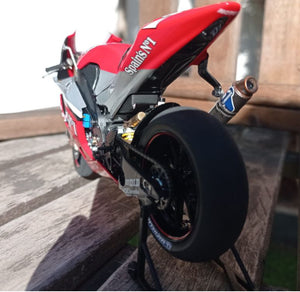 TAMIYA (1/12) Yamaha YZR-M1 2004