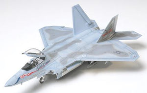 TAMIYA (1/72) Lockheed Martin F-22 Raptor