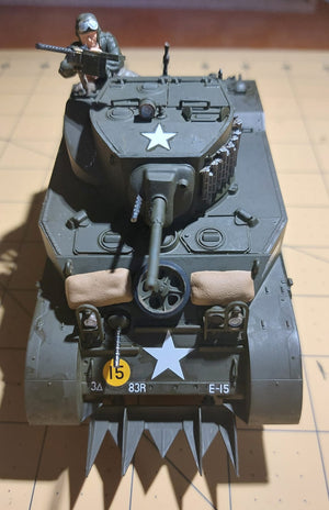 TAMIYA (1/35) US Light Tank M5A1 - Pursuit Operation w/4 Figures