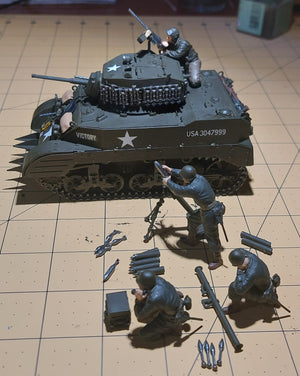 TAMIYA (1/35) US Light Tank M5A1 - Pursuit Operation w/4 Figures