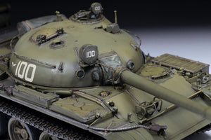 ZVEZDA (1/35) T-62 Soviet Main Battle Tank