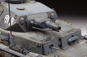 ZVEZDA (1/35) German Medium Tank Panzer IV Ausf.E